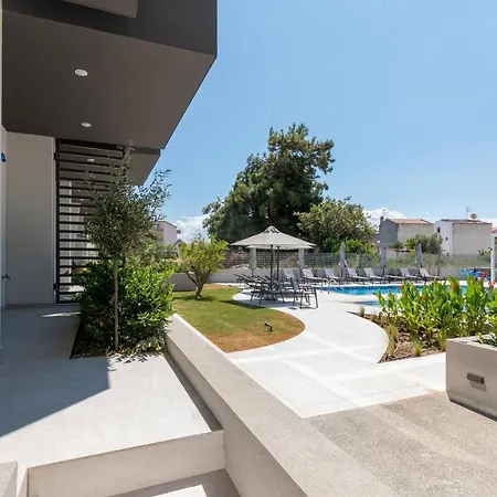 Sithoniars Emerald Old Apartment *